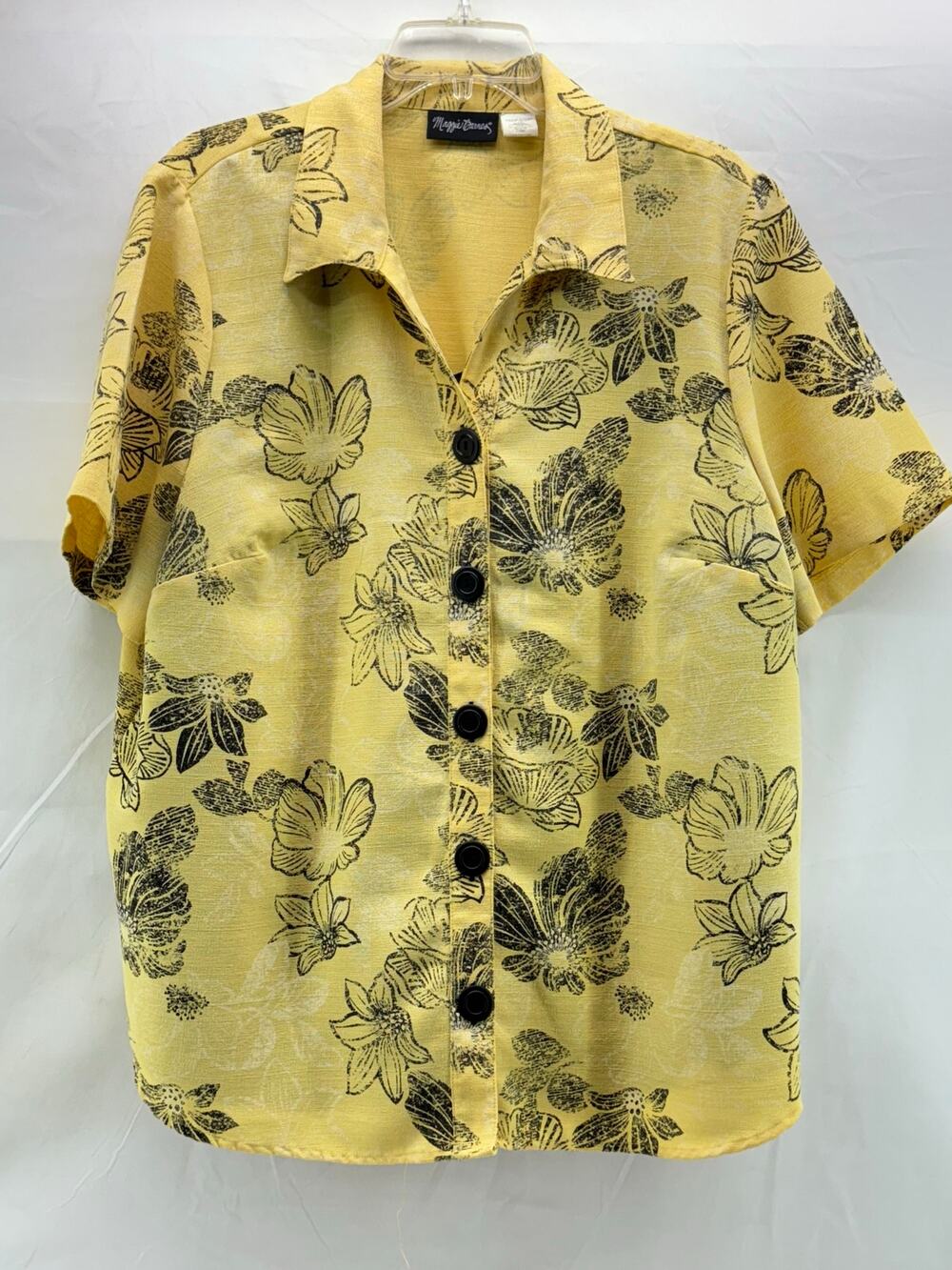 Maggie Barnes women’s 1X button up blouse with tank top